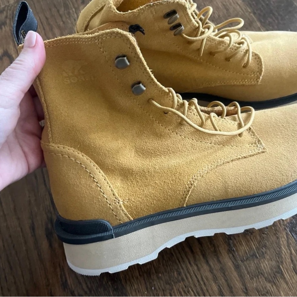 Sorel size 9 brand new with tags